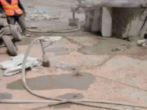 密山水泥混凝土路面板底注浆技术 路面脱空注浆整治方案