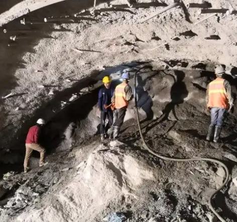 密山隧道拱顶带模注浆料，微膨胀注浆料的特点及施工工艺